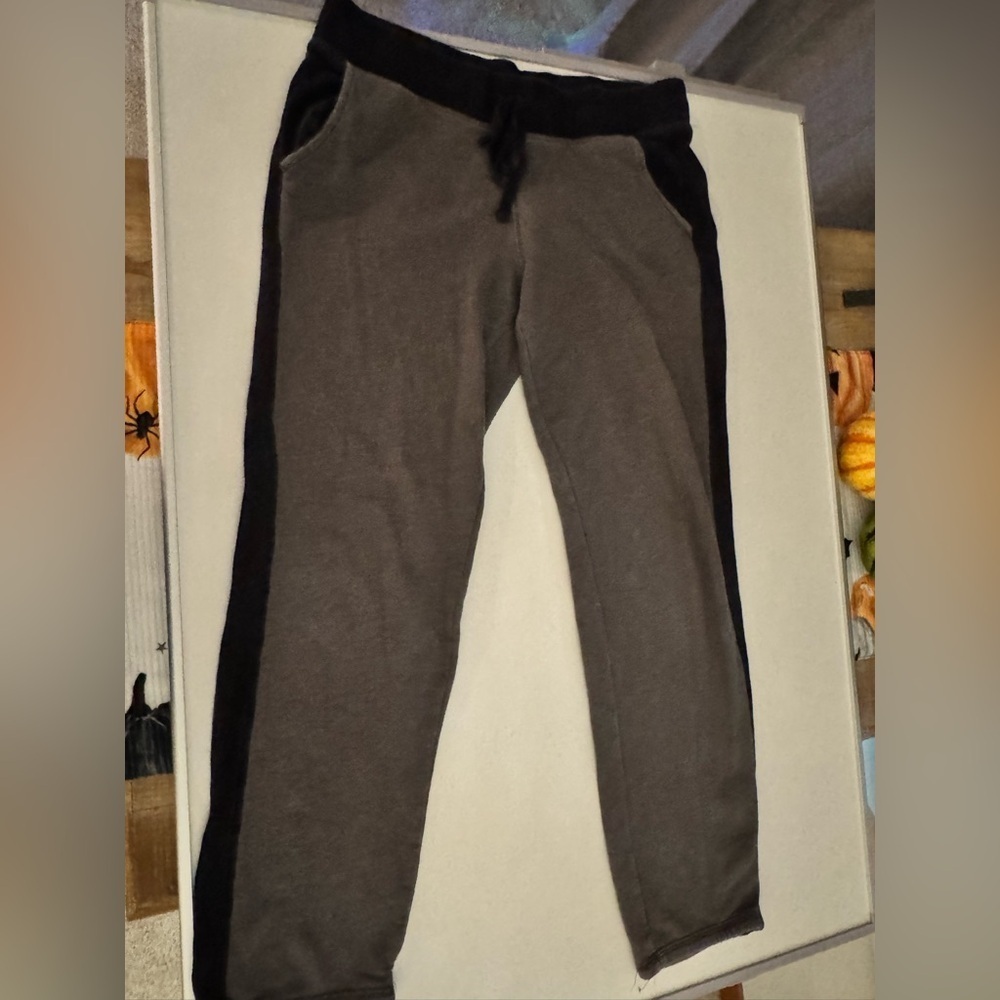 SO gray and black sweatpants